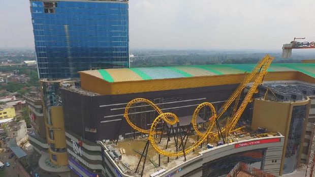 Boomerang Hyper Coaster
