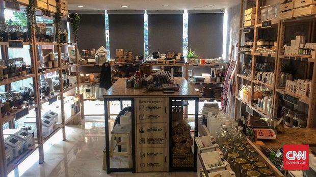 Gaya hidup berkelanjutan dan zero waste alias minim sampah bisa diterapkan saat belanja. Toko The Bulkstore & Co, Menteng, Jakarta Pusat mengajak pelanggannya untuk belanja dengan menggunakan wadah sendiri.