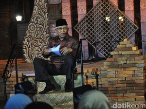 Gus Mus Baca Puisi, Menyindir Perilaku Zaman ala Penyair Balsem Gus Mus Baca Puisi, Menyindir Perilaku Zaman ala Penyair Balsem