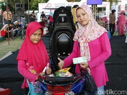 Emak-emak Takjub Bagasi Motor Ini Bisa Buat Bawa Aneka Sembako