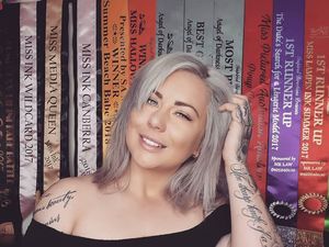 Pesona Ratu Kecantikan yang Dikenal Sebagai Supir Truk Terseksi