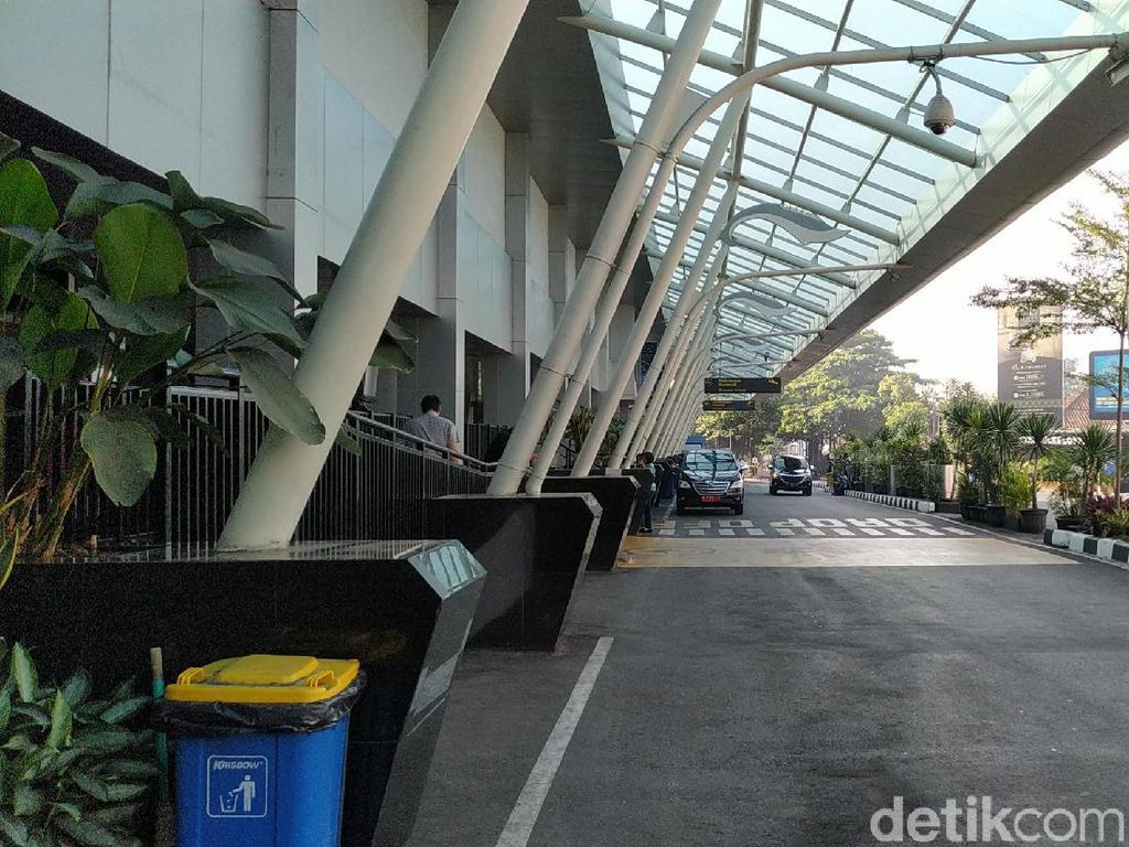 Video Sepinya Bandara Bandung Usai Penerbangan Dialihkan ke Kertajati Video Sepinya Bandara Bandung Usai Penerbangan Dialihkan ke Kertajati