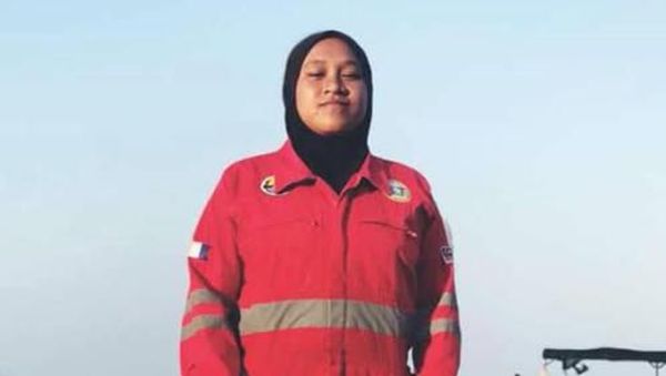 Ini Nur Izzati, Hijabers Tukang Las Bawah Laut Wanita Pertama di Malaysia