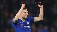 Kendati Chelsea kena larangan transfer, The Blues masih bisa mempemanenkan status peminjaman Mateo Kovacic dari Real Madrid. Gelandang Kroasia itu juga ditebus seharga 40 juta paun atau sekitar Rp 689,3 miliar. (Foto: Catherine Ivill / Getty Images)