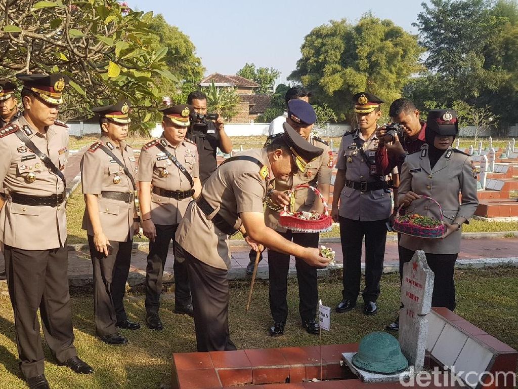 Kapolda Banten Bicara Tantangan Kejahatan Siber di HUT Ke-73 Bhayangkara Kapolda Banten Bicara Tantangan Kejahatan Siber di HUT Ke-73 Bhayangkara