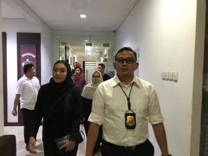 Denada Terpaksa Bohongi Anak Soal Kondisi Jerry Aurum Denada Terpaksa Bohongi Anak Soal Kondisi Jerry Aurum
