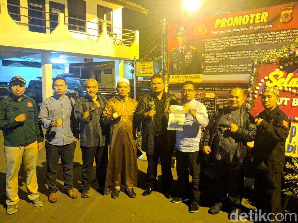 Perempuan Pembawa Anjing ke Masjid di Bogor Resmi Dipolisikan Perempuan Pembawa Anjing ke Masjid di Bogor Resmi Dipolisikan