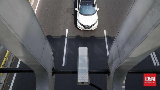 SISTEM TILANG ELEKTRONIK Ditlantas Polda Metro Jaya menerapkan fitur baru pada sistem tilang elektronik atau electronic traffic law enforcement (E-TLE) , Jakarta, Senin, 1 Juli 2019. Ada empat fitur baru yang diterapkan yaitu, pemakaian seat belt, penggunaan ponsel, nomor plat ganjil genap dan batas kecepatan pengemudi. CNNIndonesia/Safir Makki