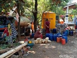 Dua Desa di Pasuruan yang Kekeringan Dipasok Air Bersih