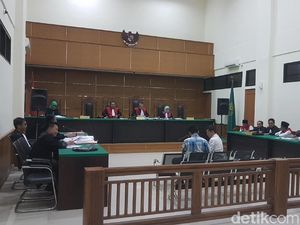 Sidang Pungli Jenazah Tsunami, Saksi Cerita Dipungut Rp 5,2 Juta Sidang Pungli Jenazah Tsunami, Saksi Cerita Dipungut Rp 5,2 Juta