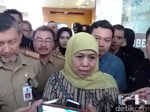 Cerita Khofifah Saat Jenguk Risma yang Tengah Sakit