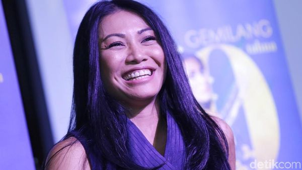 Ketawanya Viral, Anggun C Sasmi Unjuk Gigi