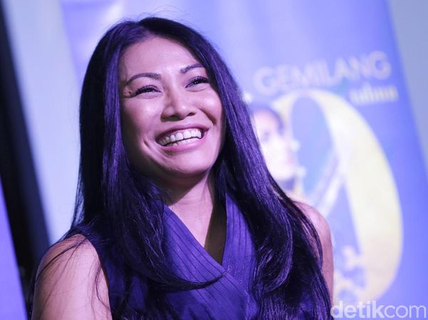 Ketawanya Viral, Anggun C Sasmi Unjuk Gigi