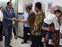 Keluarga Sesalkan Foto Wali Kota Risma di ICU Beredar Luas