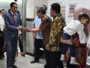 Keluarga Sesalkan Foto Wali Kota Risma di ICU Beredar Luas Keluarga Sesalkan Foto Wali Kota Risma di ICU Beredar Luas