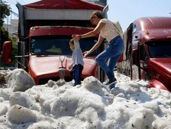 Salju Setebal 1,5 Meter Selimuti Guadalajara Meksiko Usai Hujan Es