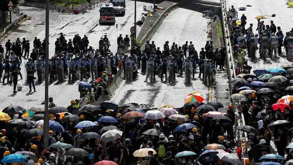 Aksi Protes Warnai Hari Pengembalian Hong Kong ke China