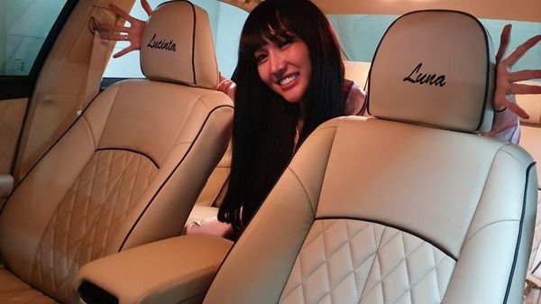 Melihat Lagi Lucinta Luna dan Mobil Menteri Miliknya