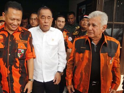 Menhan Datangi Kantor Pemuda Pancasila