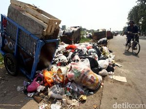 Duh, Sampah Berceceran di Pinggir Jalan Sunter Duh, Sampah Berceceran di Pinggir Jalan Sunter