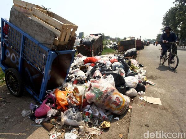 Duh, Sampah Berceceran di Pinggir Jalan Sunter