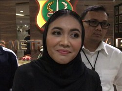 Dibesuk Denada, Jerry Aurum Nangis Tanya Kabar Shakira