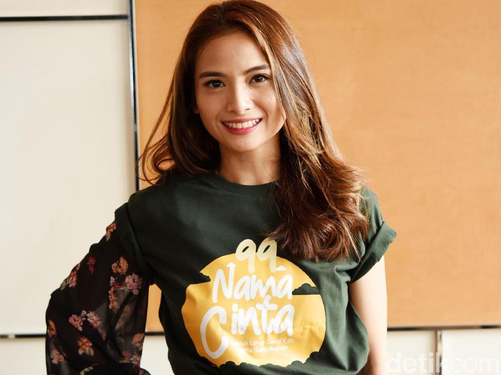 Acha Septriasa Kesulitan Cari Contoh Presenter Gosip Acha Septriasa Kesulitan Cari Contoh Presenter Gosip