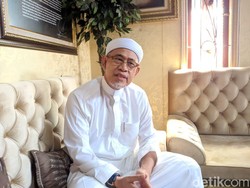 Saksi Mata: Geger Wanita Masuk Masjid Bawa Anjing