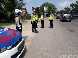 Polisi Tilang 19 Kendaraan di Lokasi Pengendara Ngegas karena Lawan Arah