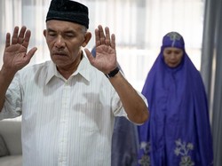 Catat! Ini Kriteria Orang yang Tidak Sah Dijadikan Imam Salat