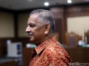 Senyum Sofyan Basir Saat Jalani Sidang Lanjutan