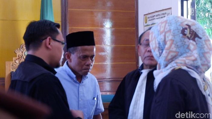Priyanto, yang didakwa melakukan suap dalam kasus mafia bola, minta dihukum ringan. (Uje Hartono/detikSport) Priyanto, yang didakwa melakukan suap dalam kasus mafia bola, minta dihukum ringan. (Uje Hartono/detikSport)