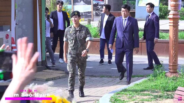Kim Soo Hyun di di depan Imjingak Peace Bell