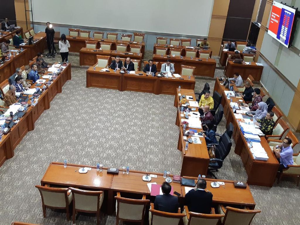 Saat Anggota Komisi III Saling Sindir di Rapat dengan KPK Saat Anggota Komisi III Saling Sindir di Rapat dengan KPK