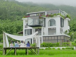 Friendship Goals! 7 Wanita Ini Beli Rumah Impian Untuk Pensiun & Mati Bersama