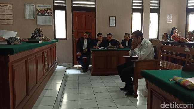 Setubuhi Siswi SMP, Mahasiswa di Bali Dihukum 7 Tahun Bui Setubuhi Siswi SMP, Mahasiswa di Bali Dihukum 7 Tahun Bui