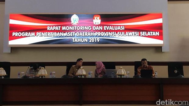  Tim KPK melakukan rapat koordinasi dengan Pemprov Sulawesi Selatan membahas rekonsiliasi pajak penyerahan kantor hingga pajak reklame.