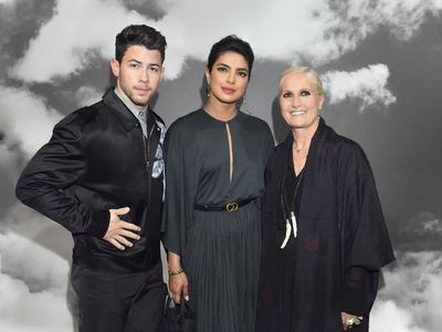 Foto: Cantiknya Priyanka Chopra Hingga Gal Gadot di Fashion Show Dior