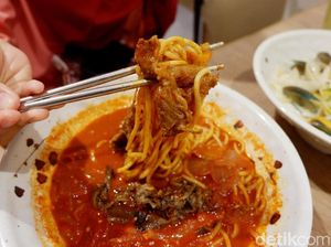 Taeyang Sung: Pedas Enak Chadol Jjampong plus Jjajang Tteokbokki Kenyal Gurih Taeyang Sung: Pedas Enak Chadol Jjampong plus Jjajang Tteokbokki Kenyal Gurih