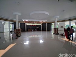 Insiden Anjing Masuk Masjid, Pengurus Gulung Semua Karpet untuk Dicuci