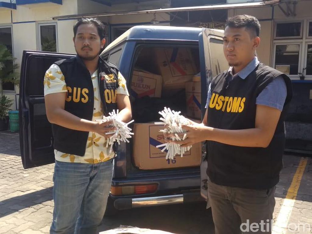10 Juta Batang Rokok Ilegal Diamankan Kantor Bea Cukai Kudus 10 Juta Batang Rokok Ilegal Diamankan Kantor Bea Cukai Kudus