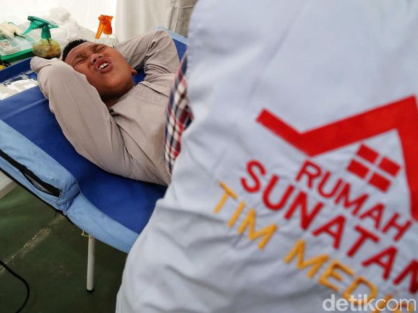 Beragam Ekspresi Anak Saat Disunat