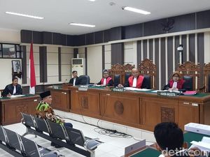 Bupati Jepara Didakwa Suap Hakim Rp 718 Juta Agar Batalkan Status Tersangka Bupati Jepara Didakwa Suap Hakim Rp 718 Juta Agar Batalkan Status Tersangka