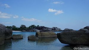 Foto: Tak Pernah Bosan ke Pantai Laskar Pelangi di Belitung