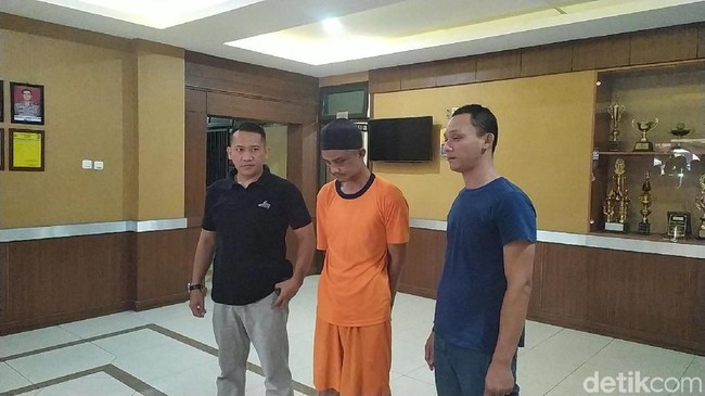 Inses di Garut, Bapak Cabuli Anak Disaksikan Putri Lainnya Inses di Garut, Bapak Cabuli Anak Disaksikan Putri Lainnya