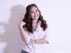 Ayu Ting Ting dari Panggung ke Panggung Ayu Ting Ting dari Panggung ke Panggung