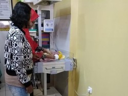 Dramatis, Ibu Hamil di Mojokerto Lahirkan Bayi di Taksi Online