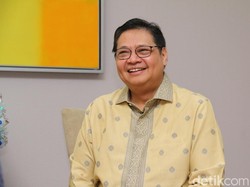 Blak-blakan Ketum Golkar, Kinerja dan Manuver Airlangga