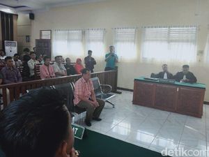Terima Suap dari Caleg, Anggota Bawaslu di Riau Divonis 4 Bulan Penjara Terima Suap dari Caleg, Anggota Bawaslu di Riau Divonis 4 Bulan Penjara