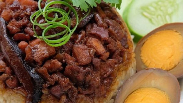 Pagi Ini Enaknya Sarapan Nasi Tim Ayam yang Lembut Gurih